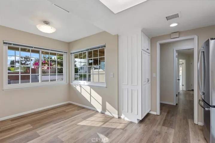 Dining nook, Lots of natural light in Kitchen.