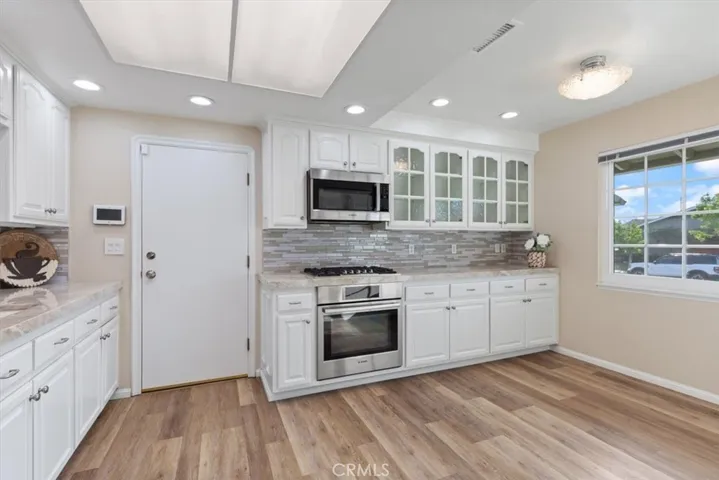Lots of natural light in Kitchen.