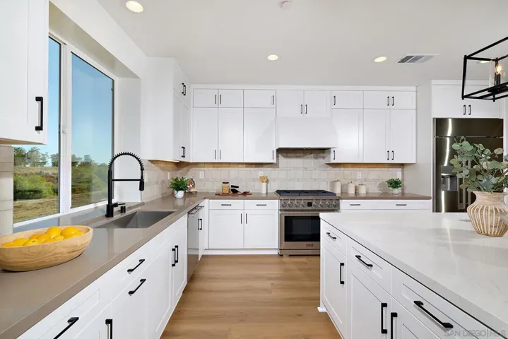 39301 Corte Venture, Temecula, California 92592
