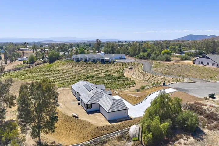 39301 Corte Venture, Temecula, California 92592