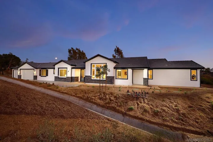 39301 Corte Venture, Temecula, California 92592