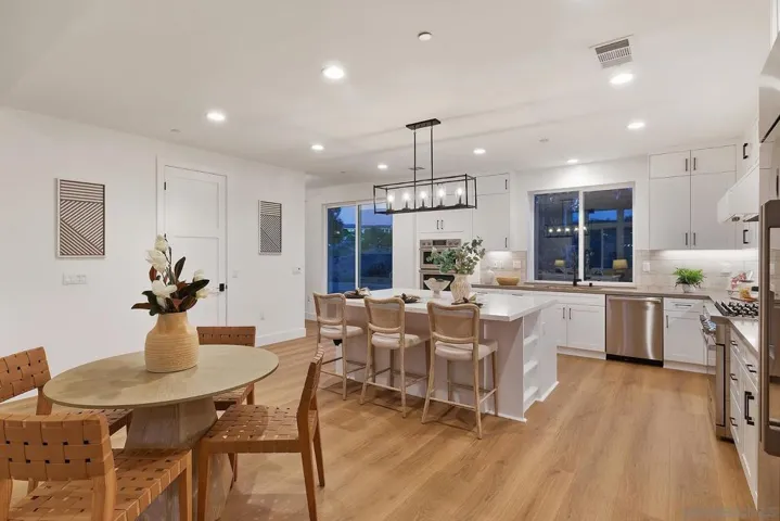 39301 Corte Venture, Temecula, California 92592