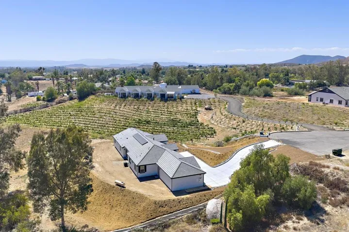 39301 Corte Venture, Temecula, California 92592