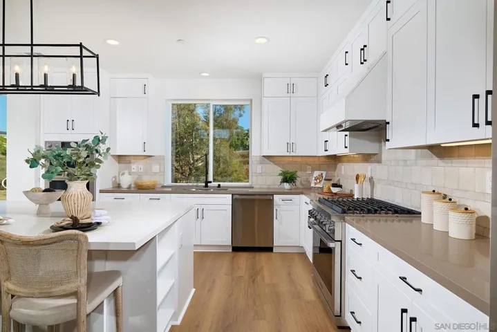 39301 Corte Venture, Temecula, California 92592