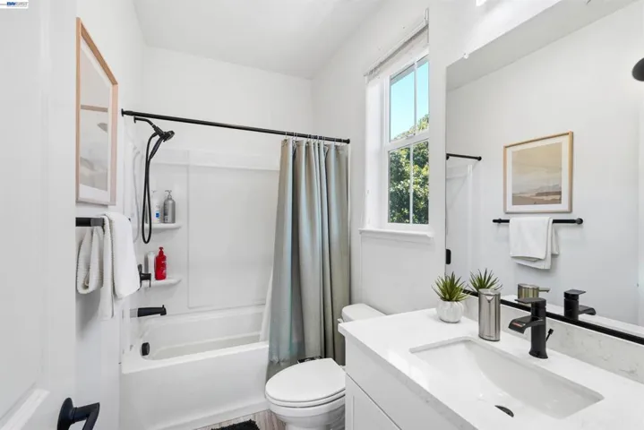 3rd Floor En-Suite Bathroom
