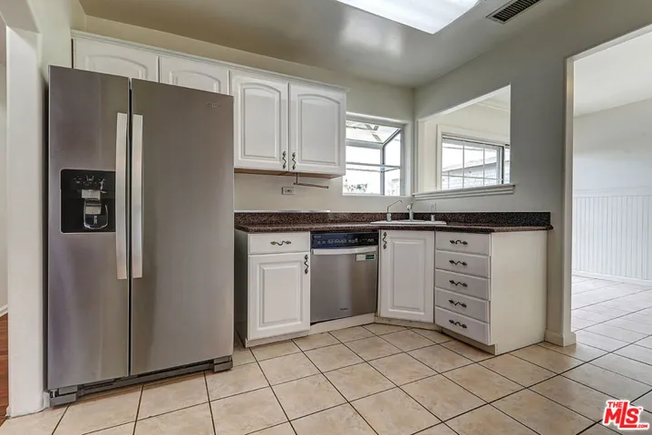 15601 Morrison Street, Encino, California 91403
