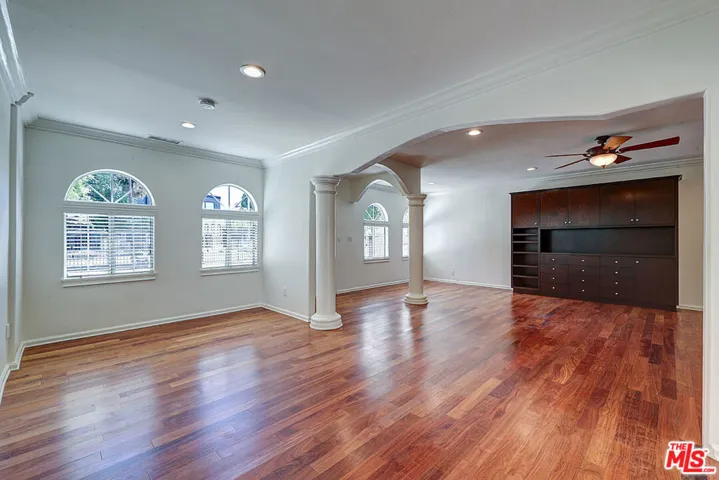 15601 Morrison Street, Encino, California 91403