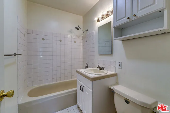 15601 Morrison Street, Encino, California 91403