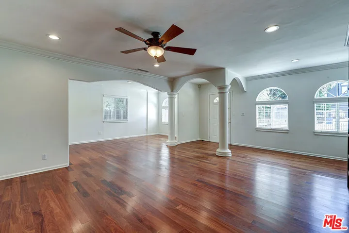 15601 Morrison Street, Encino, California 91403
