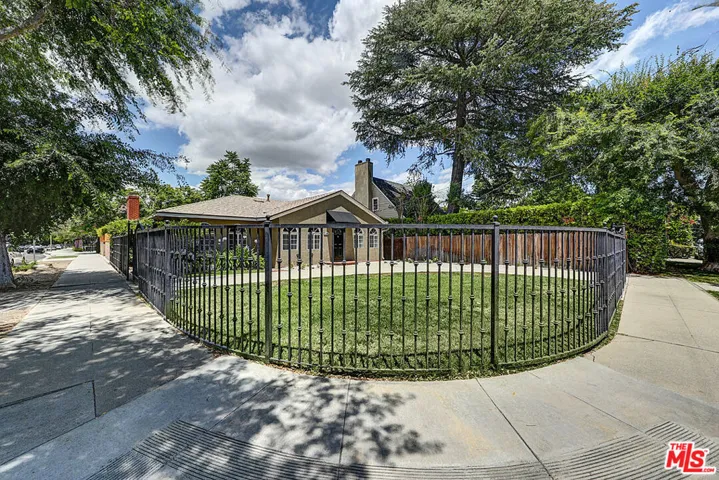 15601 Morrison Street, Encino, California 91403