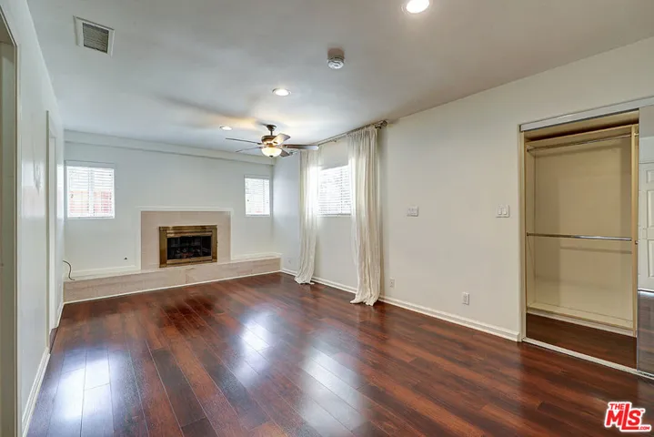 15601 Morrison Street, Encino, California 91403