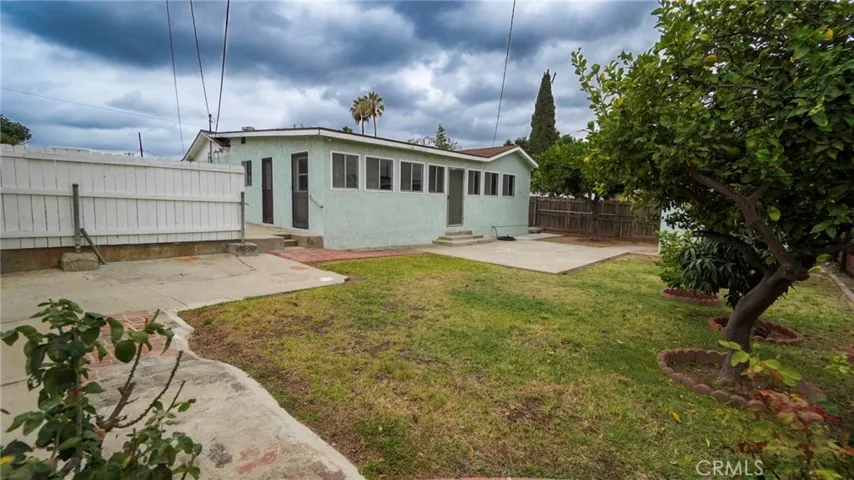 907 E Francis, La Habra, California 90631