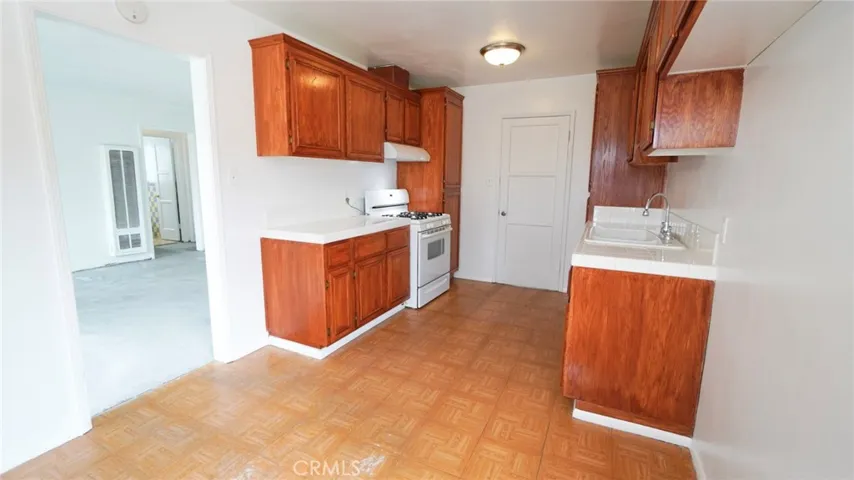 907 E Francis, La Habra, California 90631