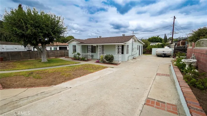 907 E Francis, La Habra, California 90631