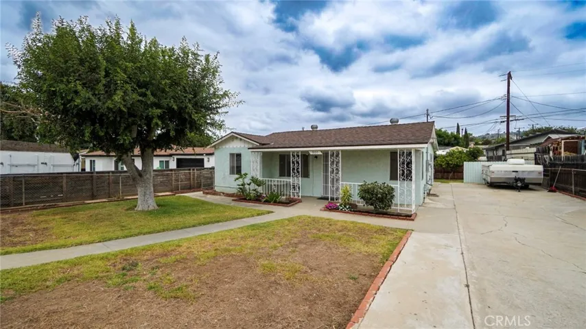 907 E Francis, La Habra, California 90631