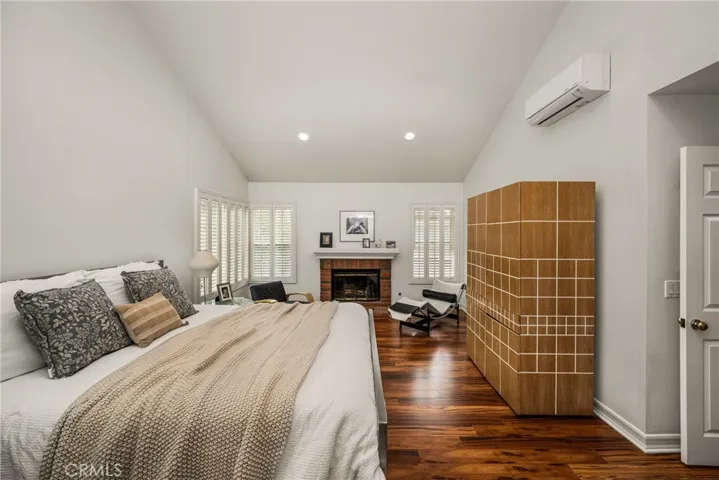 57 Emerald, Irvine, California 92614