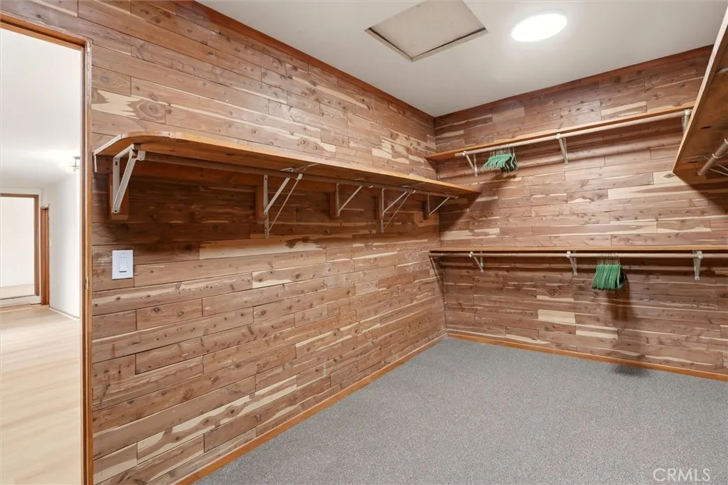 4th bedroom/ADU walk-in closet.
