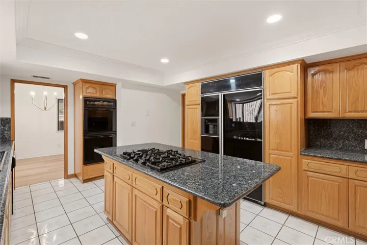 Built-in large capacity refrigerator.