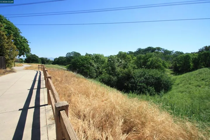 1506 Ashwood Dr, Martinez, California 94553