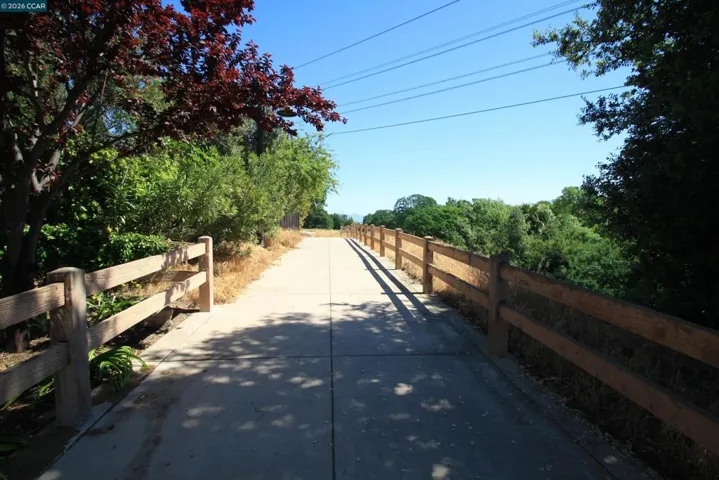 1506 Ashwood Dr, Martinez, California 94553