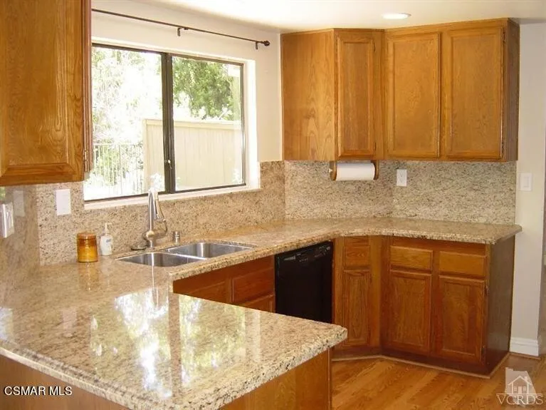 6813 Eaglehaven Lane Kitchen with Granit