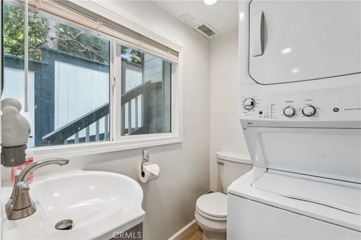 Half bath w laundry