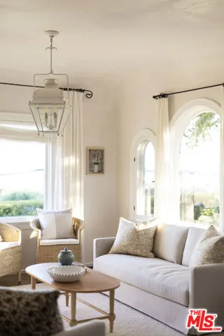 878 Paseo Ferrelo, Santa Barbara, California 93103