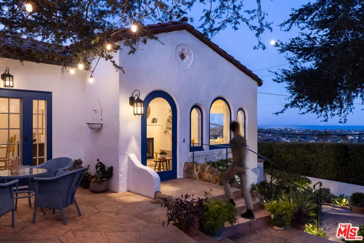 878 Paseo Ferrelo, Santa Barbara, California 93103