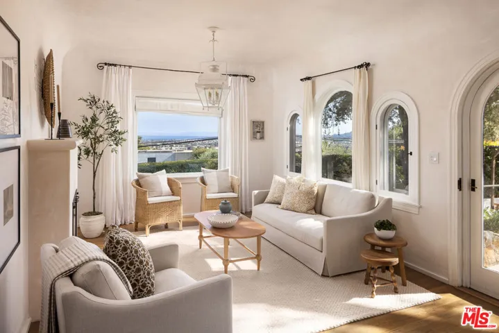 878 Paseo Ferrelo, Santa Barbara, California 93103