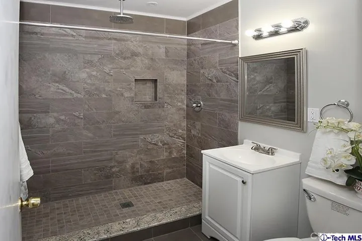 621 Price Drive, Burbank, California 91504