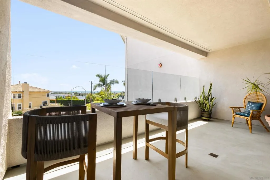1128 Las Flores, Carlsbad, California 92008 — photo 4