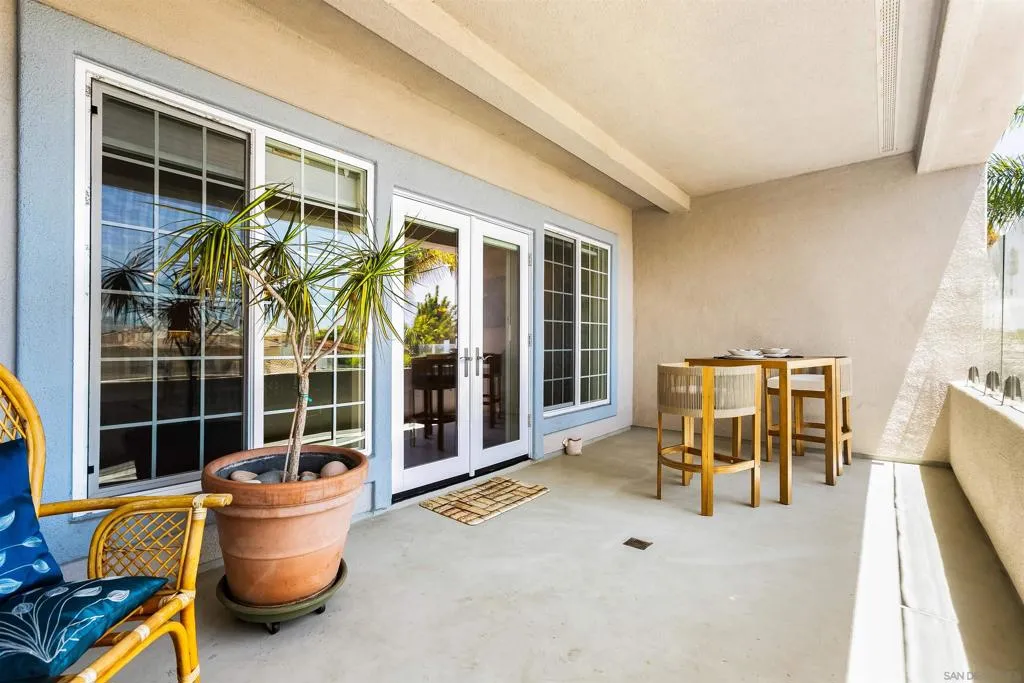 1128 Las Flores, Carlsbad, California 92008 — photo 5