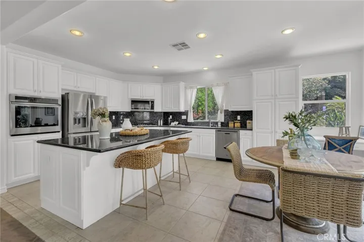 17089 Bluff Vista Court, Riverside, California 92503
