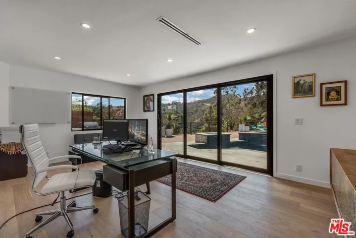 1287 Casiano Road, Los Angeles, California 90049