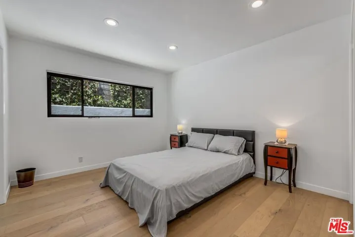 1287 Casiano Road, Los Angeles, California 90049