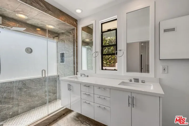 1287 Casiano Road, Los Angeles, California 90049