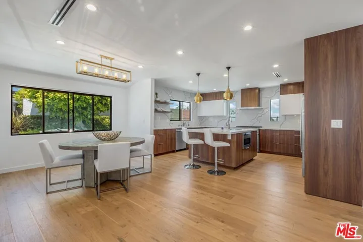 1287 Casiano Road, Los Angeles, California 90049
