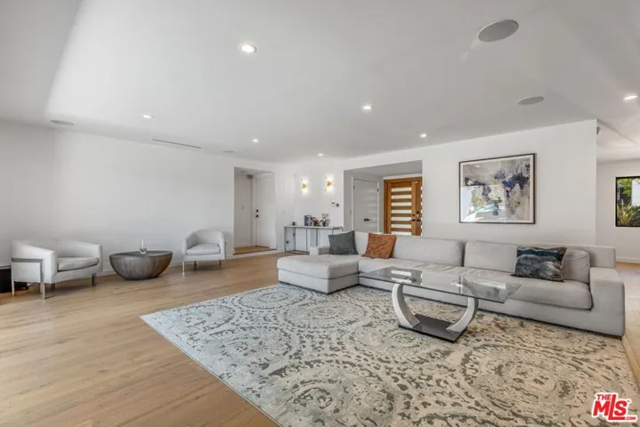 1287 Casiano Road, Los Angeles, California 90049