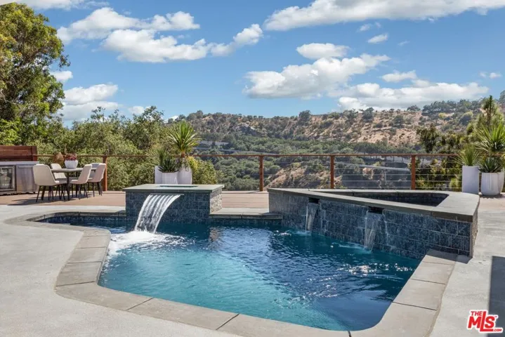 1287 Casiano Road, Los Angeles, California 90049