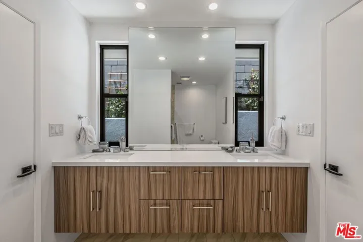 1287 Casiano Road, Los Angeles, California 90049