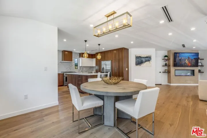 1287 Casiano Road, Los Angeles, California 90049