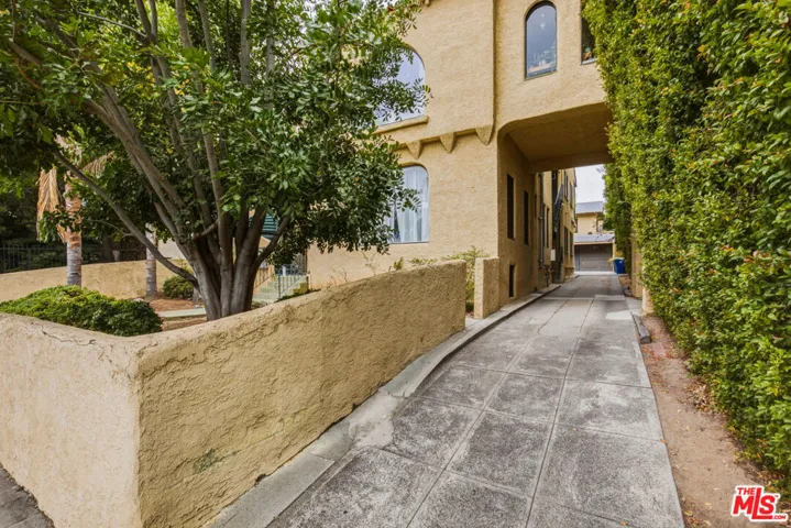 4427 Finley Avenue 1/4, Los Angeles, California 90027