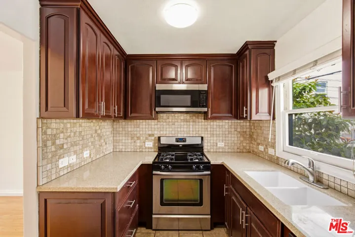 4427 Finley Avenue 1/4, Los Angeles, California 90027