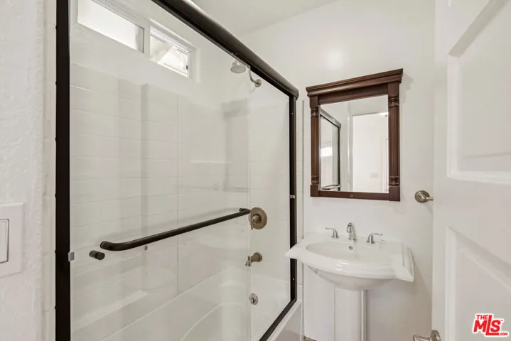 4427 Finley Avenue 1/4, Los Angeles, California 90027