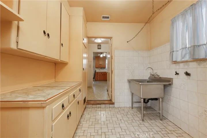 9912 Tecum, Downey, California 90240