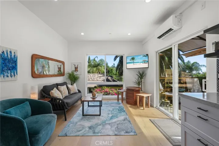 2258 Helios Drive, Los Angeles, California 90068