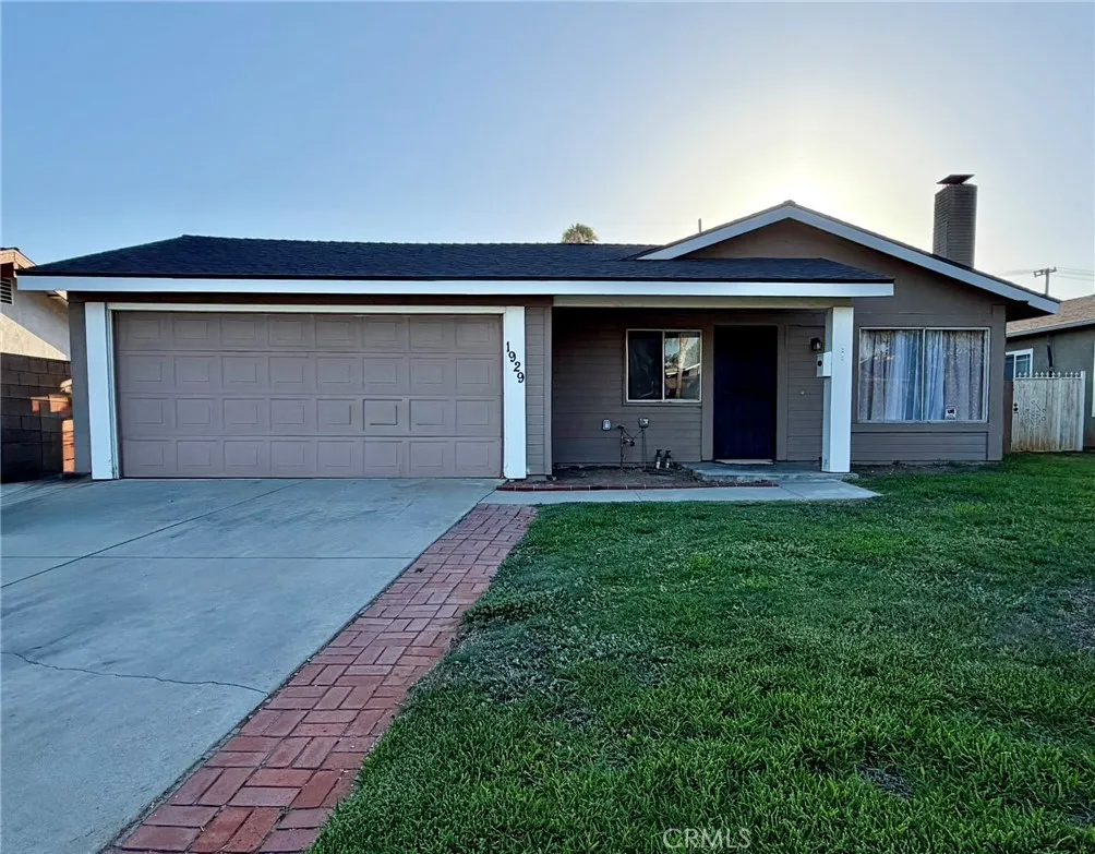 1929 Lynda Ln