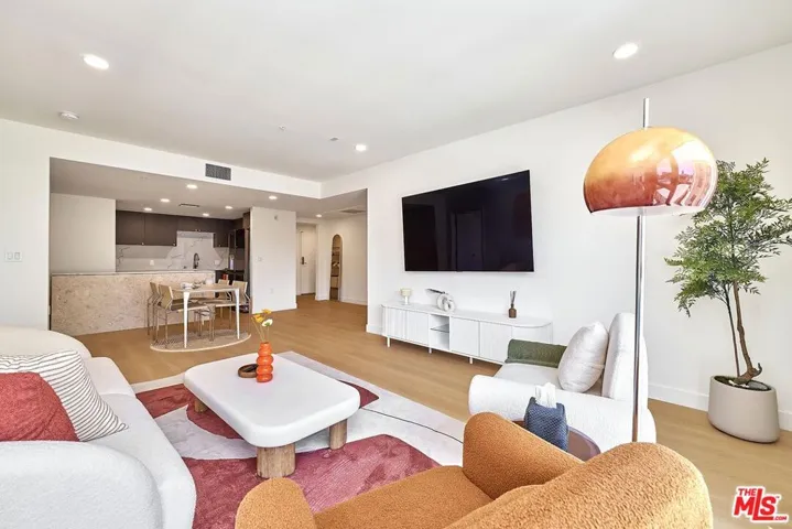 510 S Oxford Avenue 402, Los Angeles, California 90020
