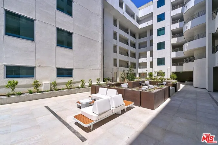 510 S Oxford Avenue 402, Los Angeles, California 90020