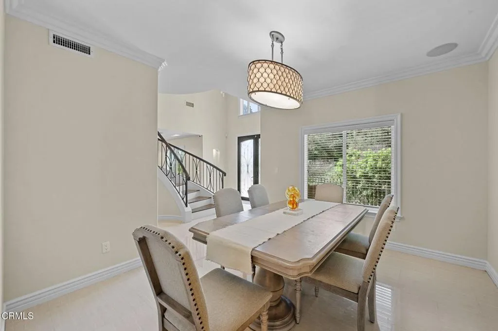 Dining Roomoff Entry